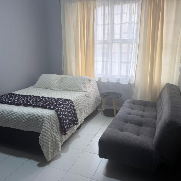 confortable habitacion privada, cerca hospitales y centro de bogota - Habitación Doble con baño privado - 1