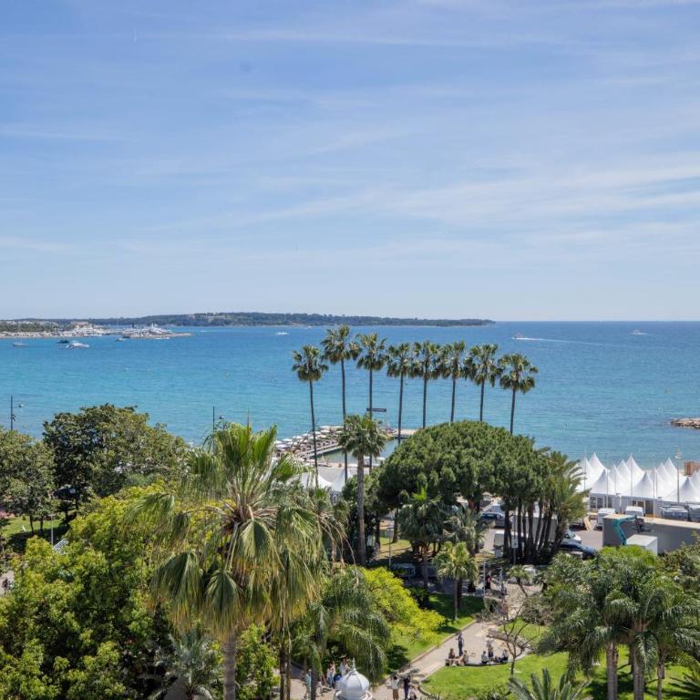 REF 2061 - Superbe appartement 3 pièces Cannes Croisette - Appartement - 3