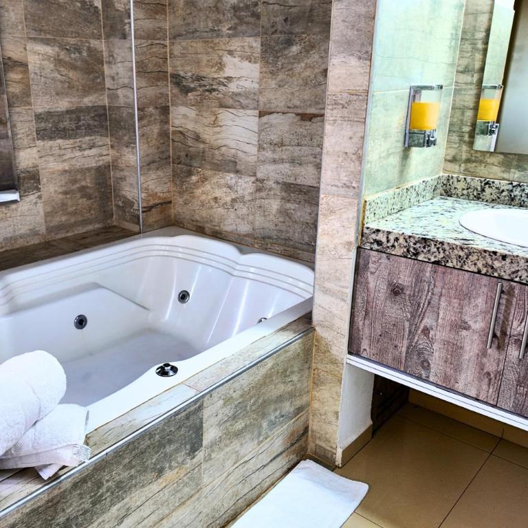 Aparta Hotel EcoSuite - Suite con cama extragrande - 1