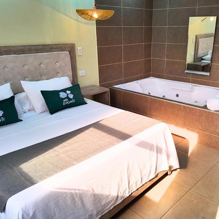 Aparta Hotel EcoSuite - Suite Superior con cama extragrande - 2
