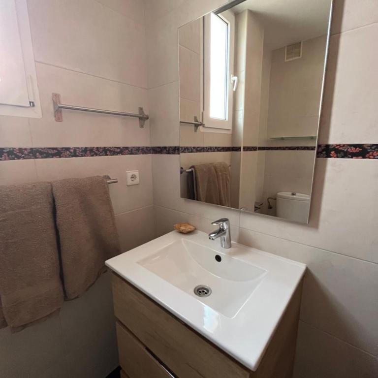 Apartamento Sol y Mar - Three-Bedroom Apartment - 12
