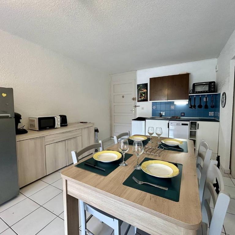 SC510-03A Appart CENTRE ST CYPRIEN PLAGE - Apartment - 4