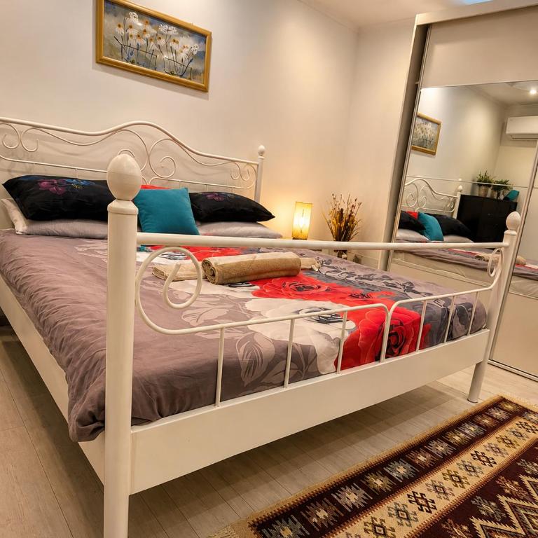 Walk Everywhere - Old Town Apartment - One-Bedroom Apartment - 1