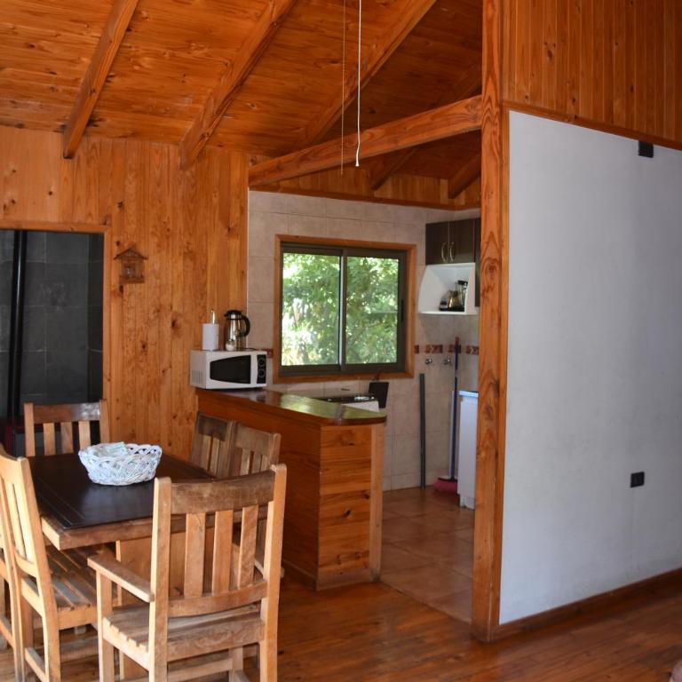 Los Quenes River Lodge - Family Room with Mountain View - 8