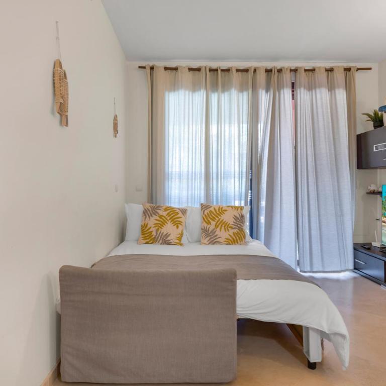 Superb Family Friendly Apt Short Walk to Beach - Apartamento de 2 dormitorios con vistas a la piscina - 24