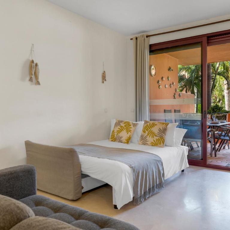 Superb Family Friendly Apt Short Walk to Beach - Apartamento de 2 dormitorios con vistas a la piscina - 25