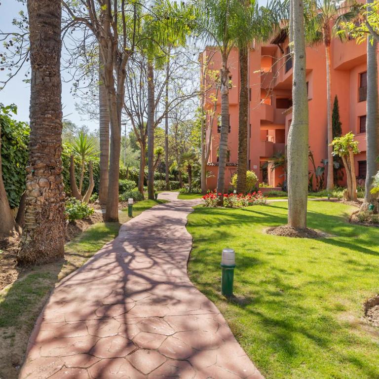Superb Family Friendly Apt Short Walk to Beach - Apartamento de 2 dormitorios con vistas a la piscina - 44