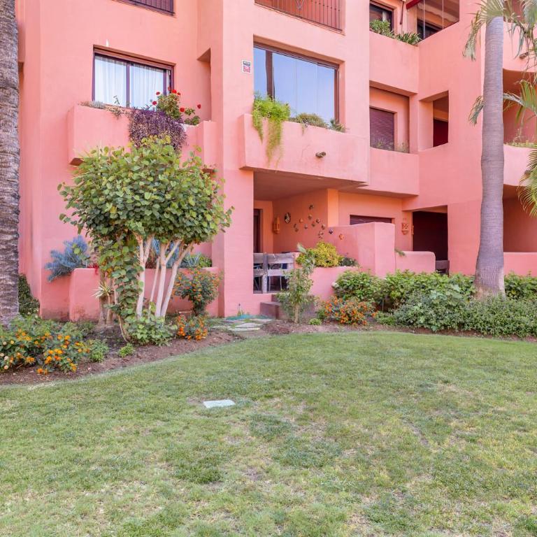Superb Family Friendly Apt Short Walk to Beach - Apartamento de 2 dormitorios con vistas a la piscina - 49