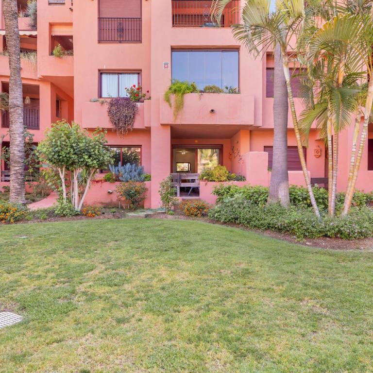Superb Family Friendly Apt Short Walk to Beach - Apartamento de 2 dormitorios con vistas a la piscina - 51
