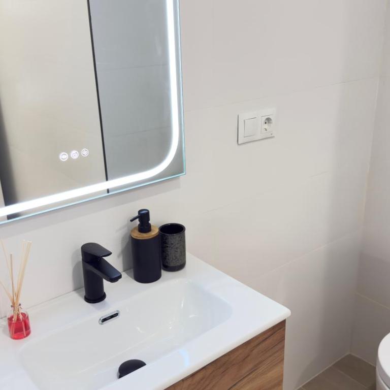 Modern Loft, 10 min Walk to Malaga Old Town - Apartamento de 1 dormitorio - 11