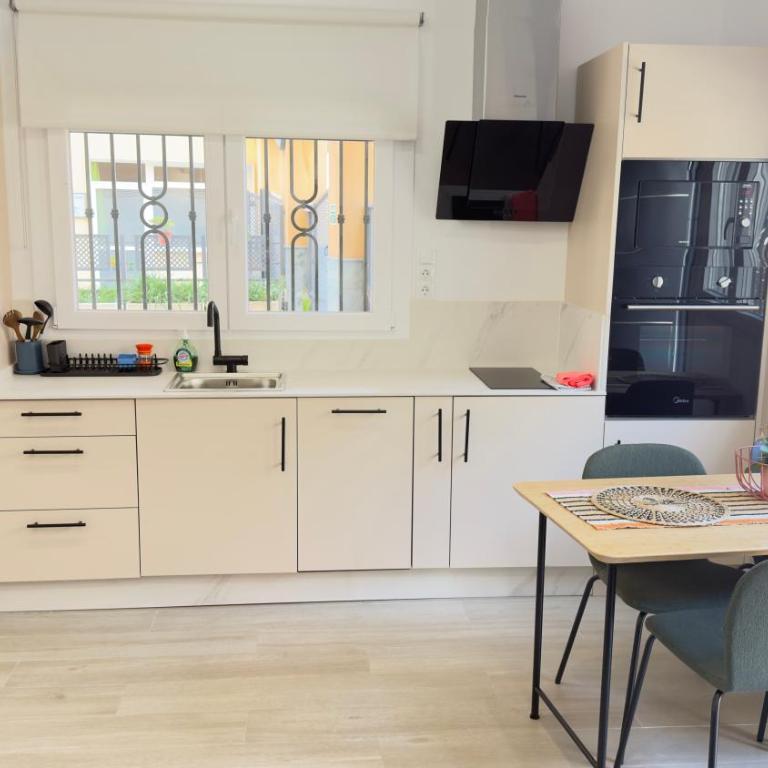 Modern Loft, 10 min Walk to Malaga Old Town - Apartamento de 1 dormitorio - 4