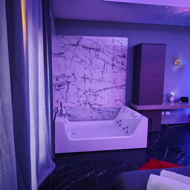 Suite Romantica con Jacuzzi e Sauna - Apartment mit 1 Schlafzimmer - 9