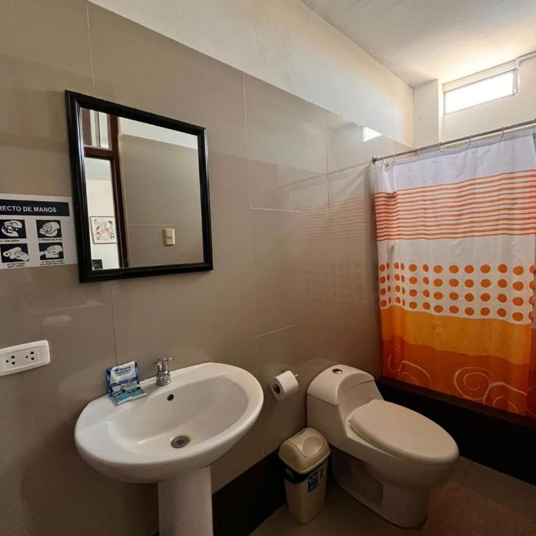 Hotel Estancia Real - Habitación Familiar con baño privado - 2