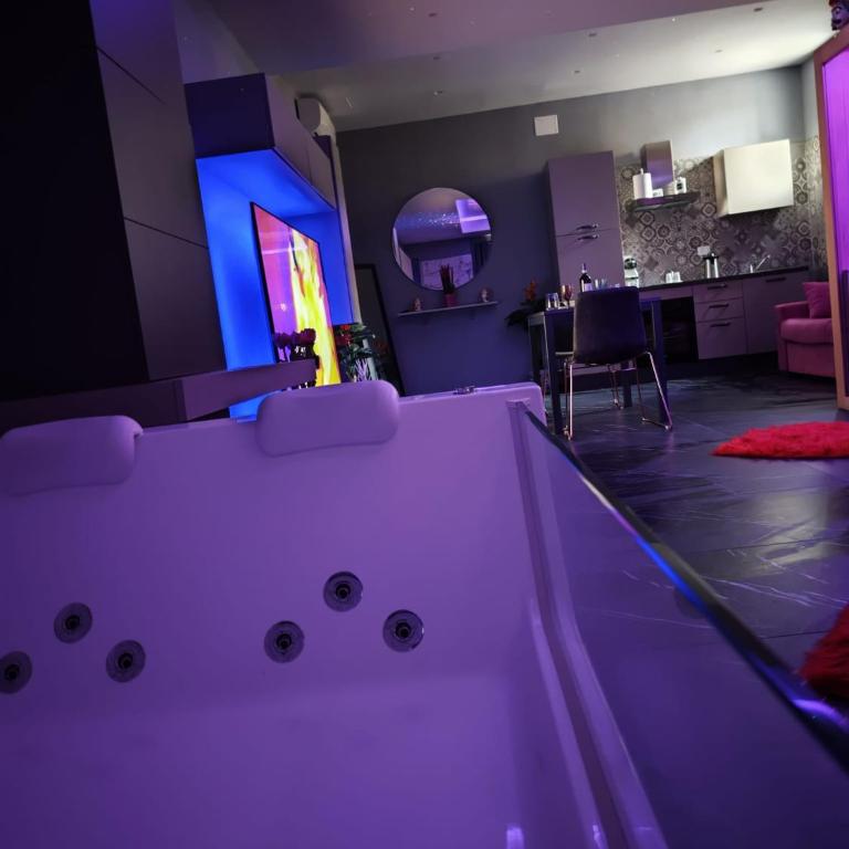 Suite Romantica con Jacuzzi e Sauna - Apartment mit 1 Schlafzimmer - 3