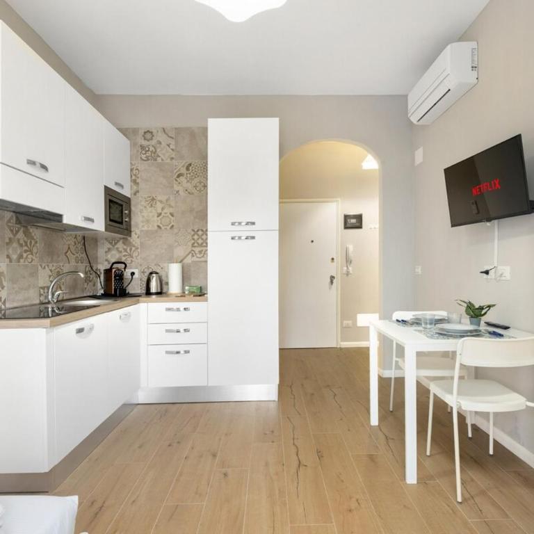 Modern Home Milano with Wi-Fi & AC 15 min to Duomo - Appartamento con 1 Camera da Letto - 2