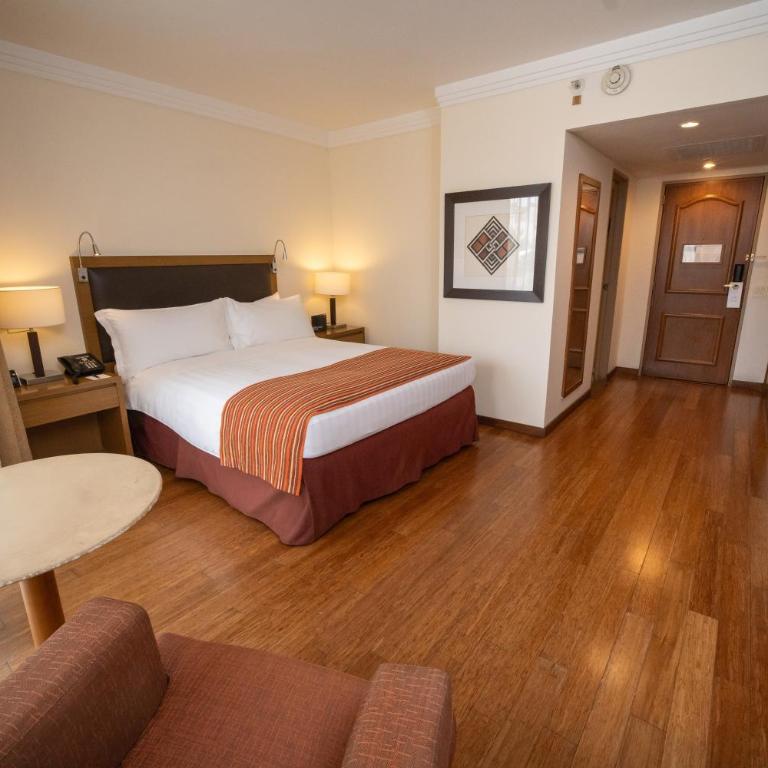 Hotel Intercontinental Cali by IHG - Classic Queen Room with Balcony - 3