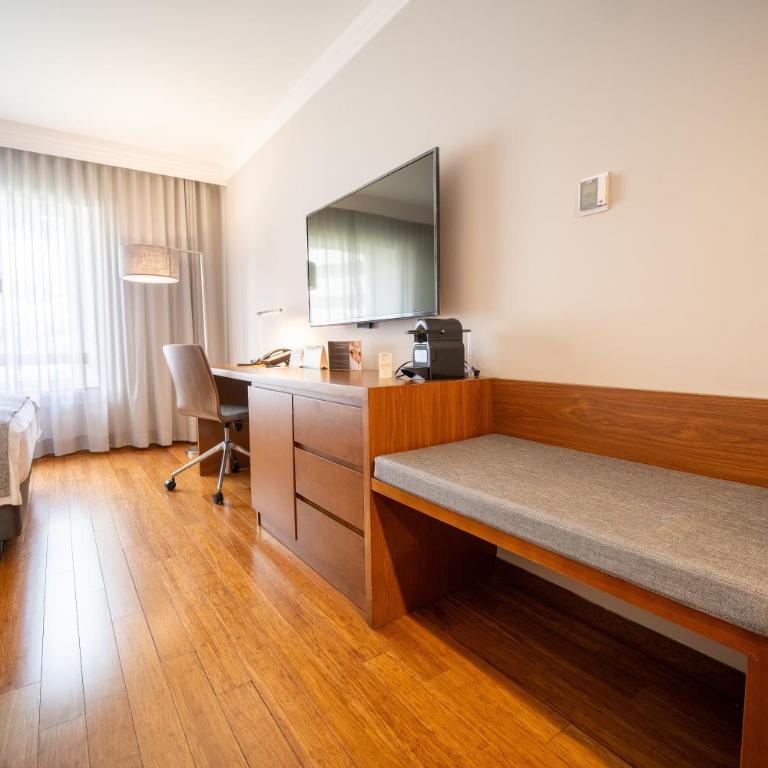Hotel Intercontinental Cali by IHG - Classic Double Room with Two Double Beds - 3