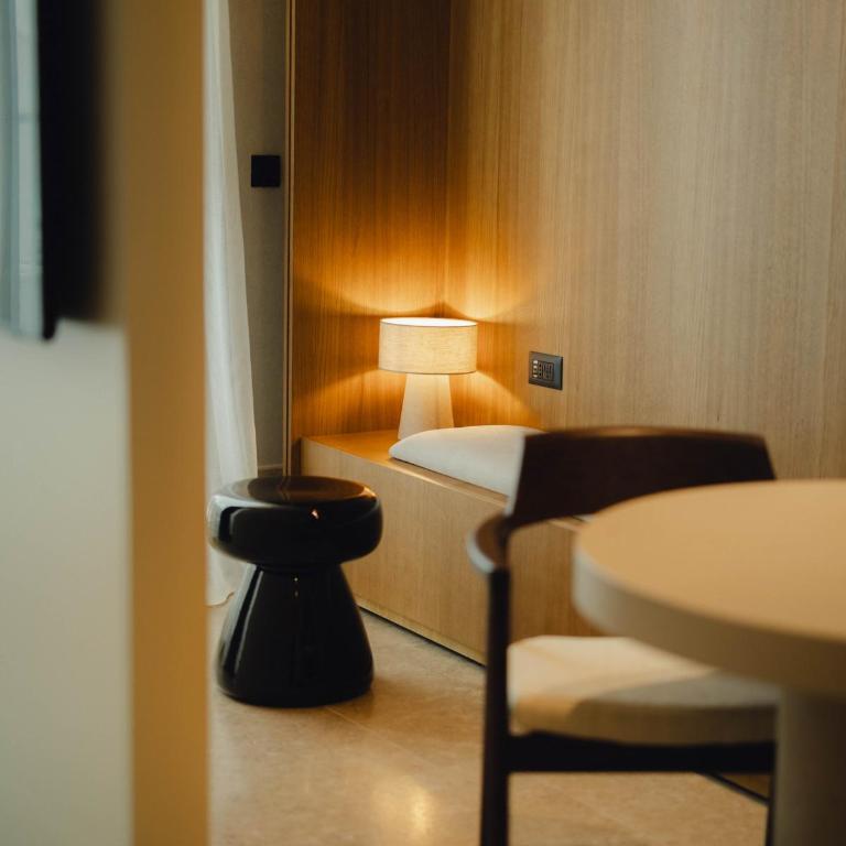 Infinity Hotel & More - Premium Dvokrevetna Soba sa Bračnim Krevetom i Balkonom - 5