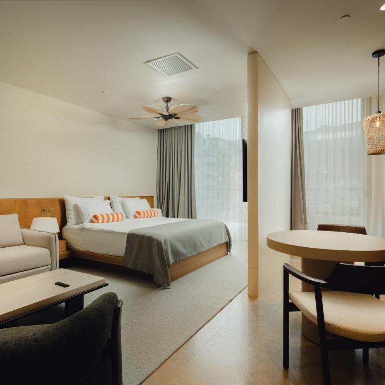 Infinity Hotel & More - Premium Dvokrevetna Soba sa Bračnim Krevetom i Balkonom - 4