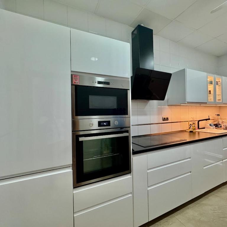 Planta Baja con piscina , wifi y parking - Apartamento de 3 dormitorios - 16