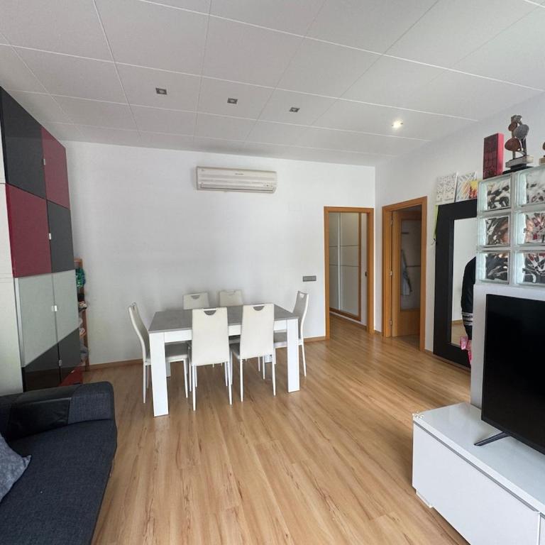 Planta Baja con piscina , wifi y parking - Apartamento de 3 dormitorios - 18