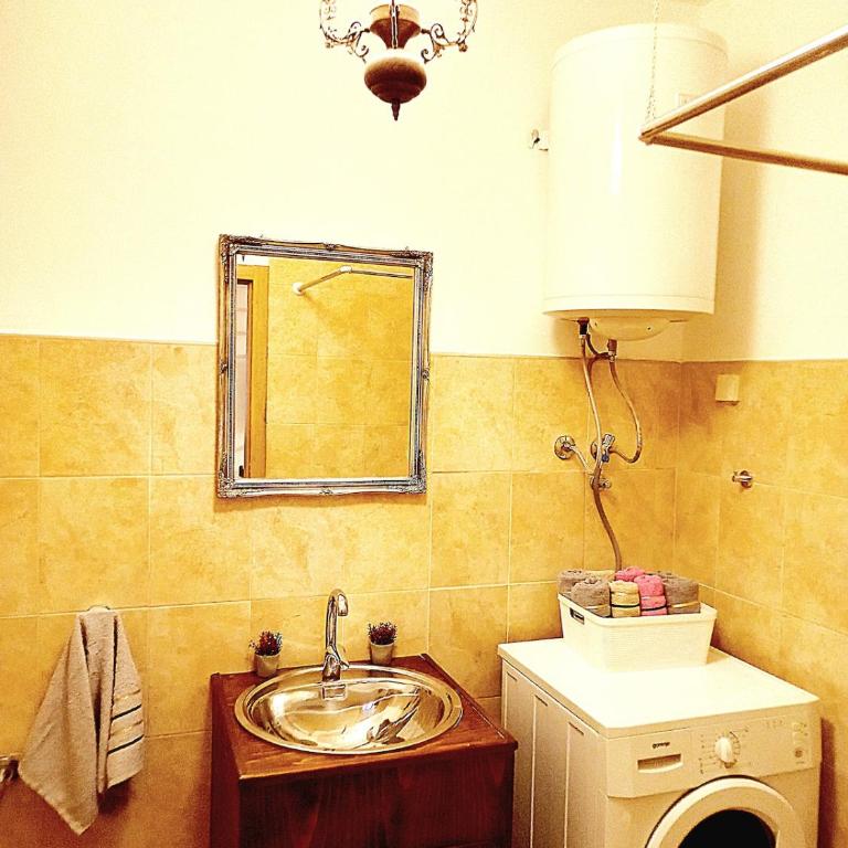 Cozy Central Nest Kotor - One-Bedroom Apartment - 24