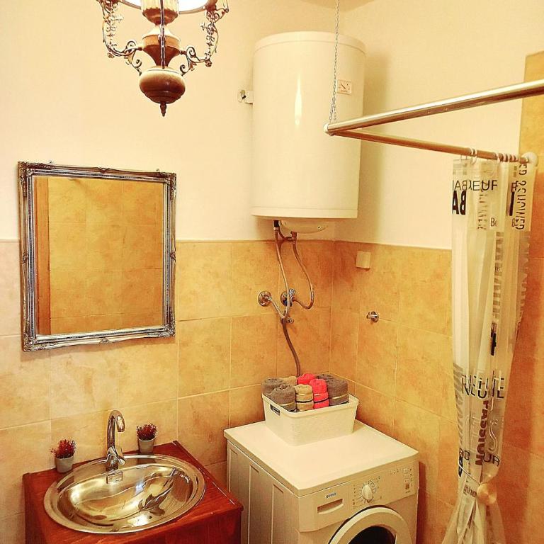 Cozy Central Nest Kotor - One-Bedroom Apartment - 25
