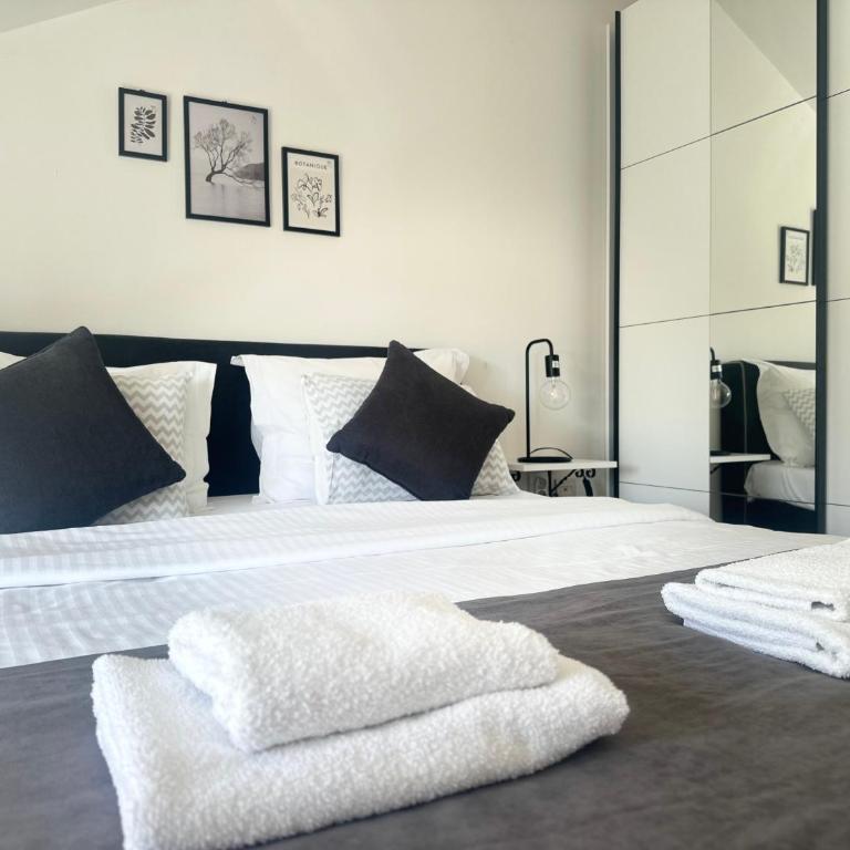 Apartments Teodo - One-Bedroom Apartment with Balcony - 8