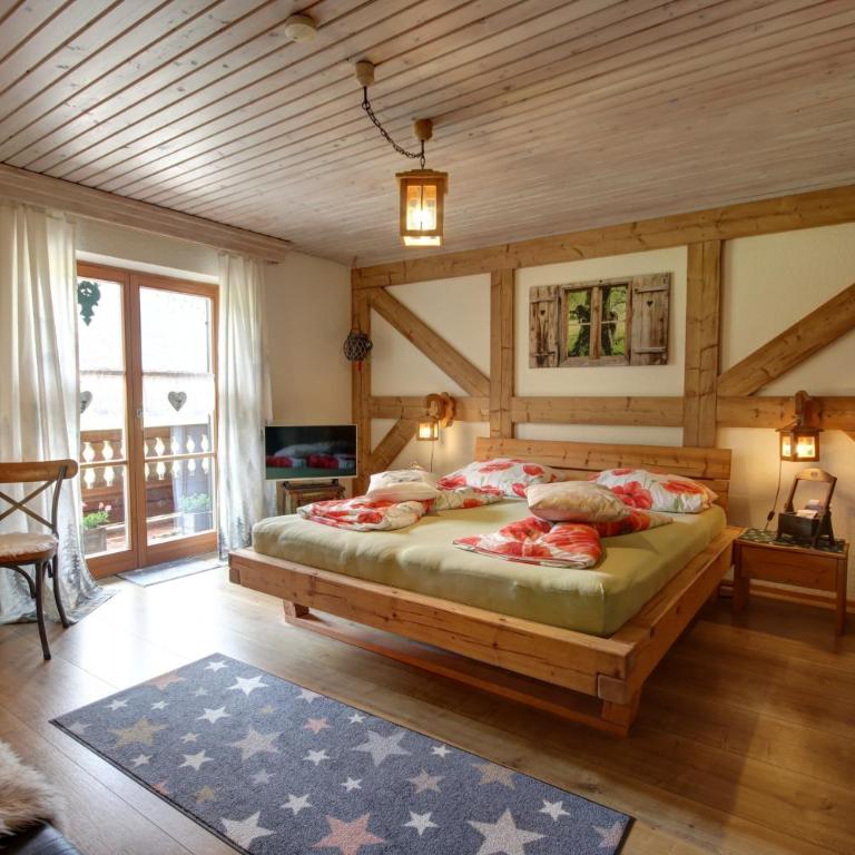 Gästehaus Barbara Schwaiger - Chiemgau Karte - Großes Doppelzimmer - 1