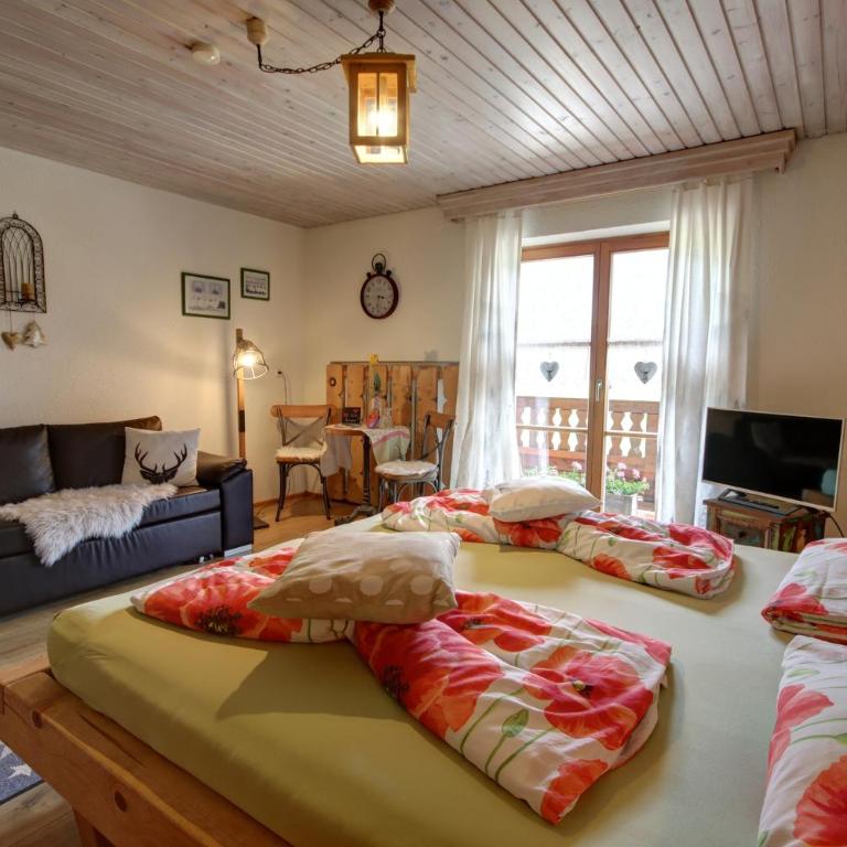 Gästehaus Barbara Schwaiger - Chiemgau Karte - Großes Doppelzimmer - 2