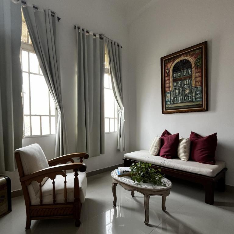 Charming Studio in the Walled City - One-Bedroom Apartment - 7