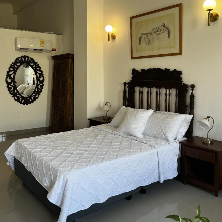 Charming Studio in the Walled City - One-Bedroom Apartment - 1