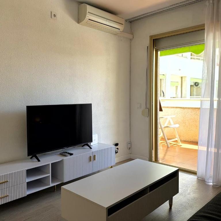 DOMuum Holidays - MARATHON - Two-Bedroom Apartment - 8