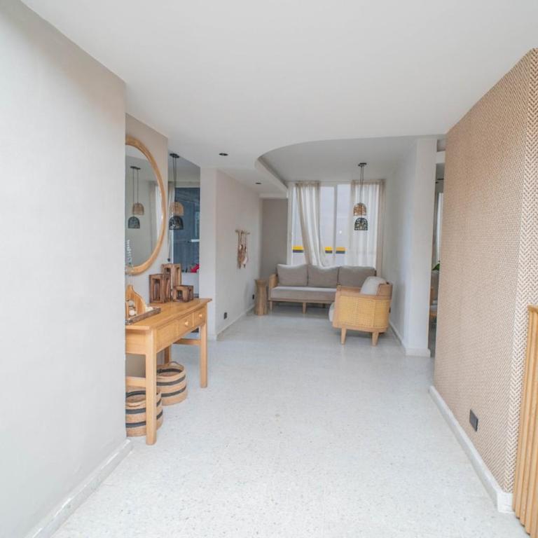 Sea y Lagoon View 3 Hab Premium Comfort - Three-Bedroom Apartment - 2