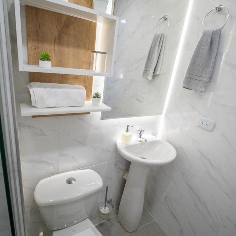 Sea y Lagoon View 3 Hab Premium Comfort - Three-Bedroom Apartment - 6
