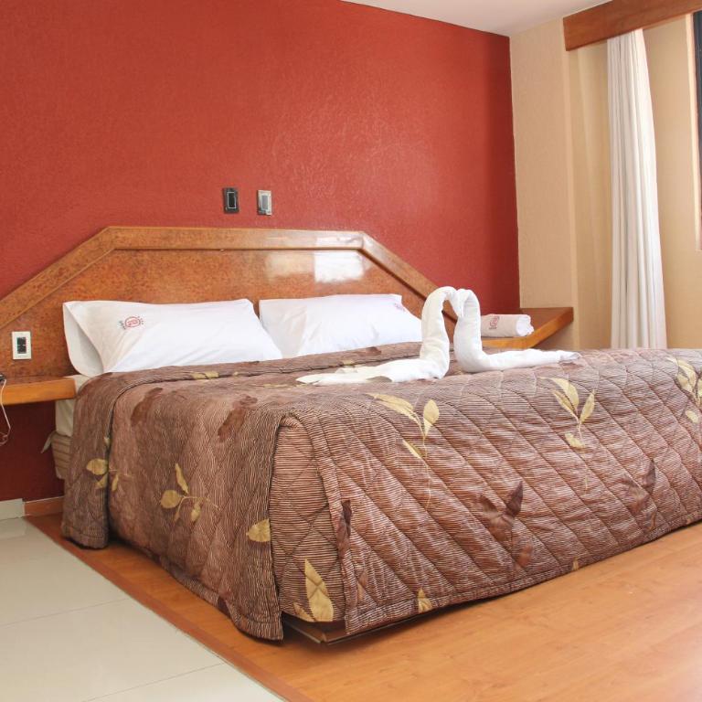 Hotel Parador Real - Habitación con cama extragrande. - 3