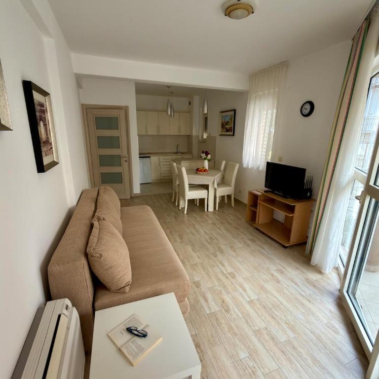 Downtown Cozy Nest - One-Bedroom Apartment - 8