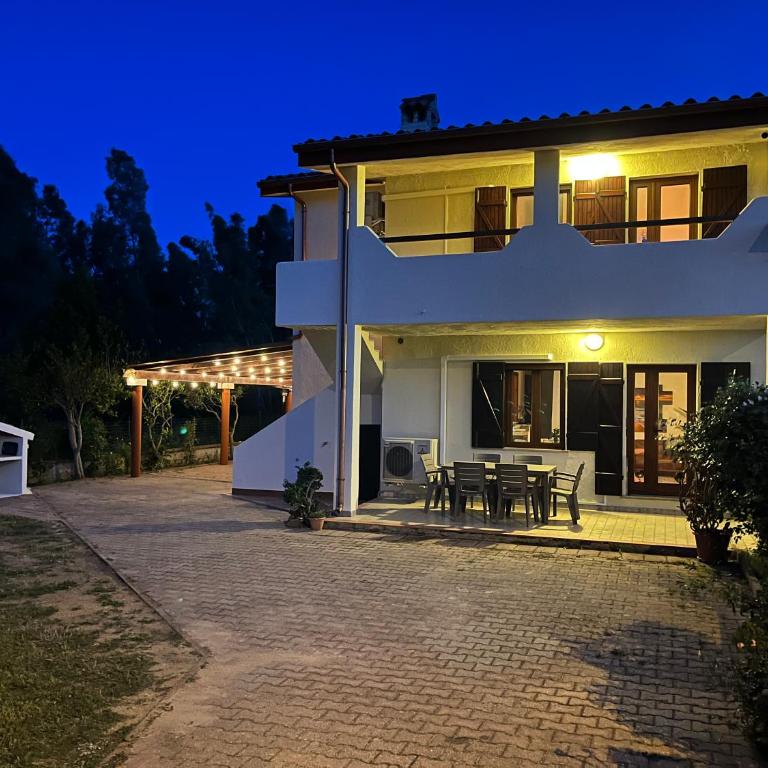 Villa La Dolce Teodoro - Spacious Family Villa Near Beaches & Center - Five-Bedroom House - 1