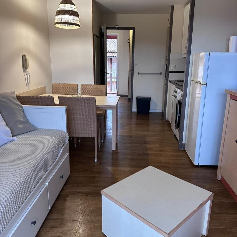 Appartement T2 duplex, centre village, 2 terrasses - Appartement 1 Chambre - 28