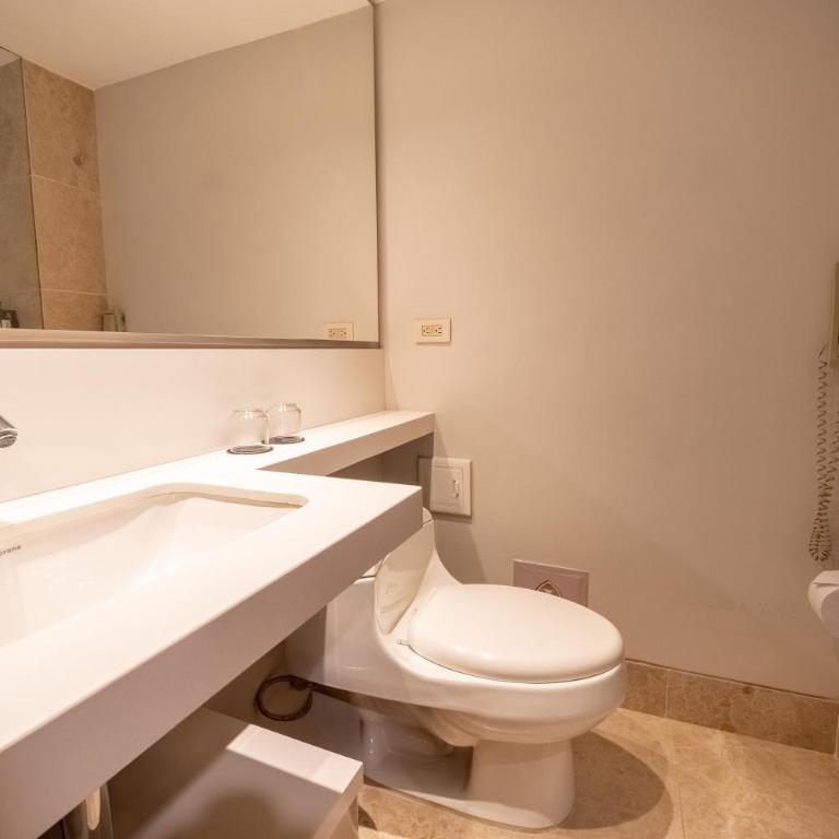 Hotel Intercontinental Cali by IHG - Classic King Room - Accessible - 3