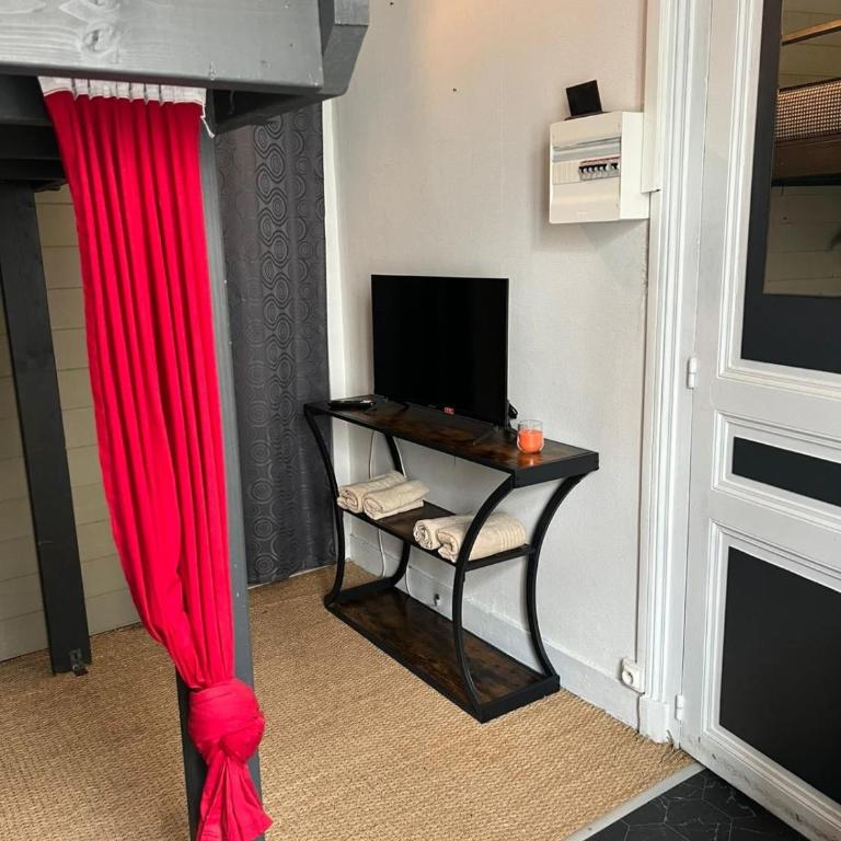 Studette 350m from Train Station - One-Bedroom Apartment - 1