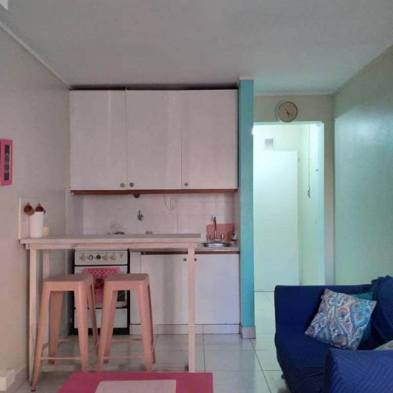 Luminoso monoambiente con cochera propia dentro del edificio - Apartamento de 1 dormitorio - 25