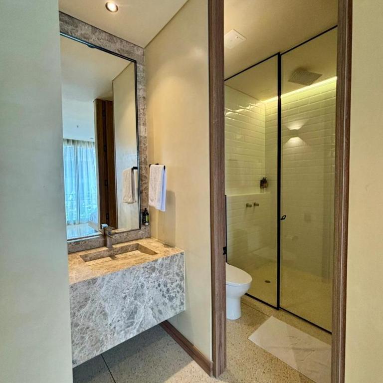 Iconik Hotel - Deluxe Suite with Spa Bath - 8