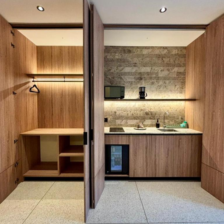Iconik Hotel - Studio with Spa Bath - 14
