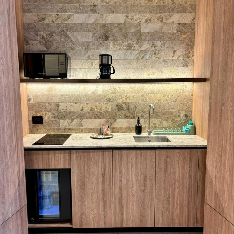 Iconik Hotel - Studio with Spa Bath - 15