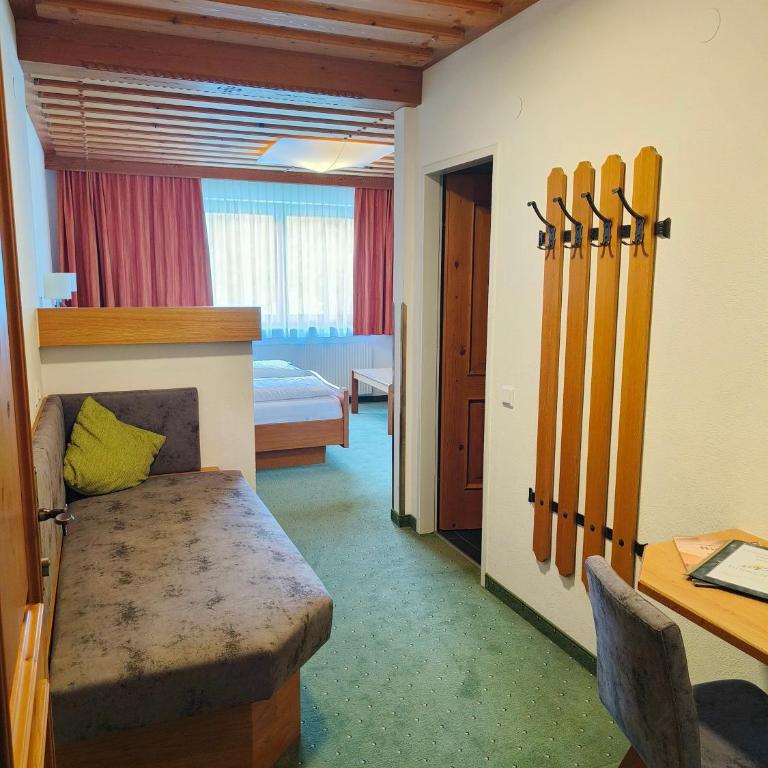 Hotel-Pension Birkenhof - Dreibettzimmer mit Balkon - 3