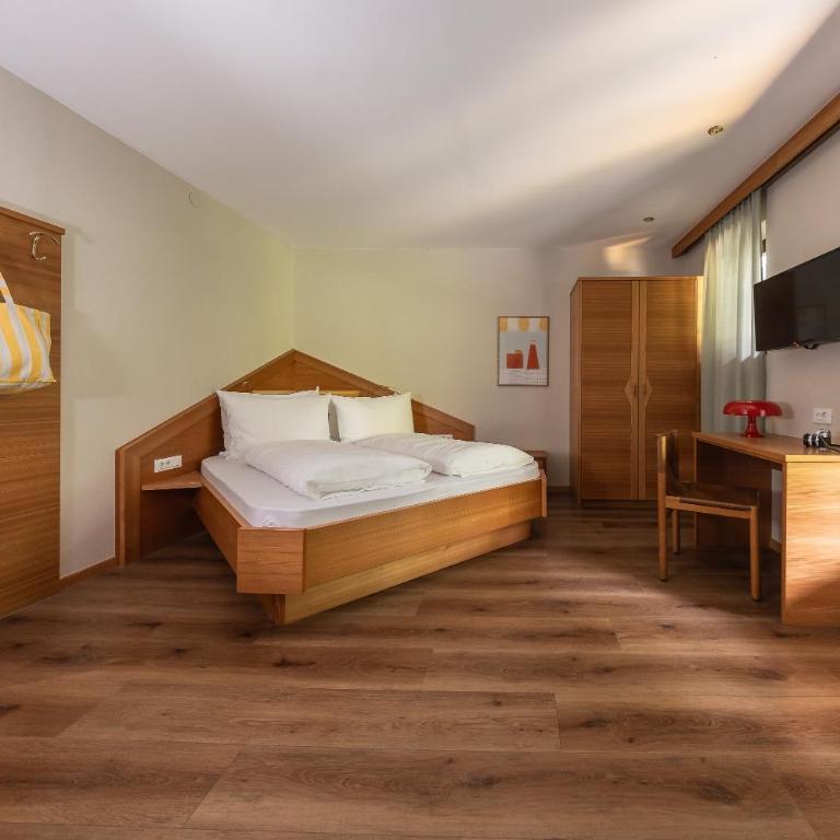 JOHAN - Rooms & Breakfast Merano - Camera Matrimoniale con Balcone (2 Adulti + 1 Bambino) - 6