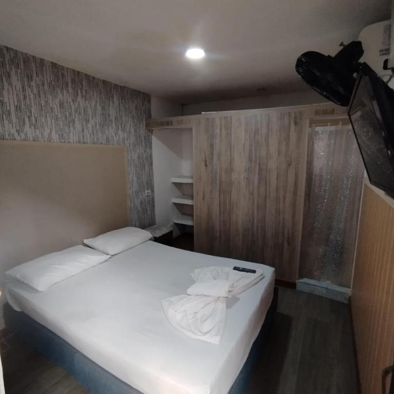 Hotel El Mohan - Standard Double Room with Fan - 16