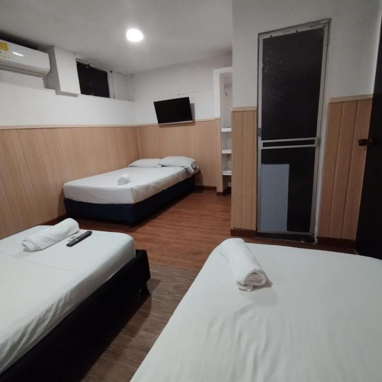 Hotel El Mohan - Comfort Quadruple Room - 7