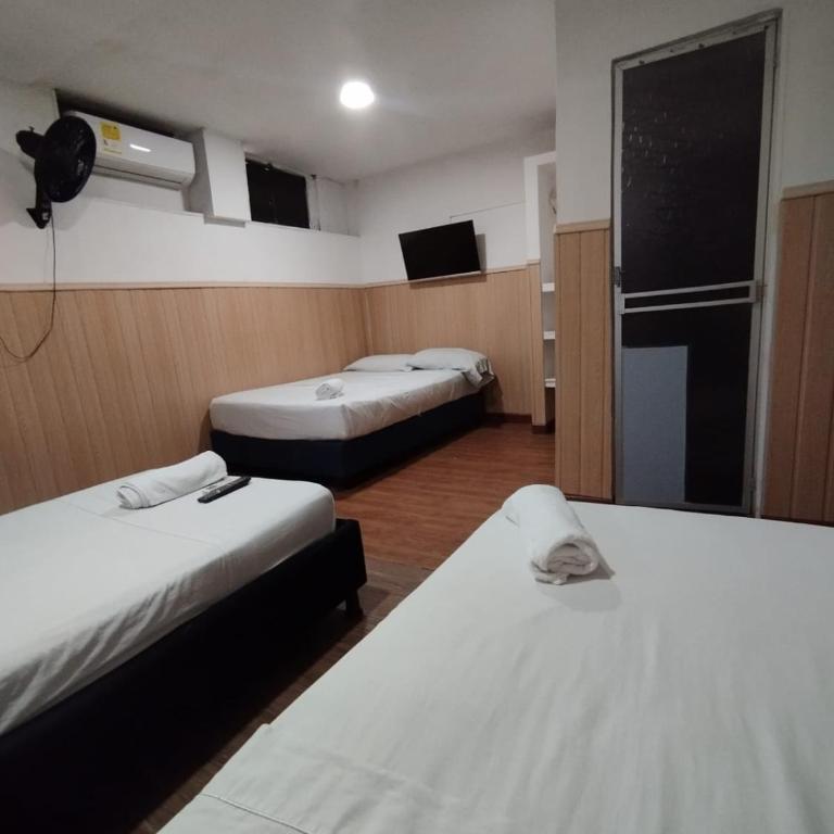 Hotel El Mohan - Comfort Quadruple Room - 8